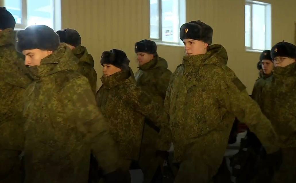 На службу Родине! Первая группа ямальских призывников отправилась из Ноябрьска На службу Родине! Первая группа ямальских призывников отправилась из Ноябрьска
