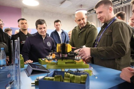 Дмитрий Артюхов: Вместе с полномочным представителем Президента в УрФО Артёмом Жогой работали на форуме «Патриоты Урала» в Новом Уренгое