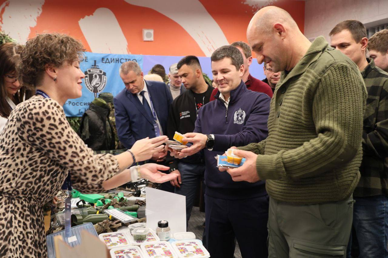 Артём Жога: Осмотрел выставку достижений уральских производителей народного военно-промышленного комплекса Артём Жога: Осмотрел выставку достижений уральских производителей народного военно-промышленного комплекса