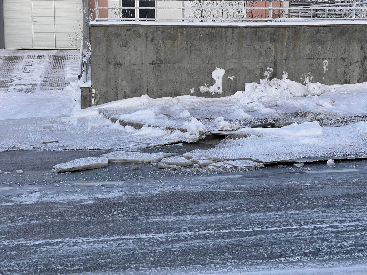 Сложная ночь у коммунальных служб Салехарда: оперативно устранённая авария водоснабжения Сложная ночь у коммунальных служб Салехарда: оперативно устранённая авария водоснабжения