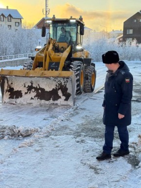 Прокуратурой Салехарда по поручению прокуратуры автономного округа организована проверка обстоятельств и причин аварии на коммунальных сетях по ул. Совхозной у Ямальского многопрофильного колледжа