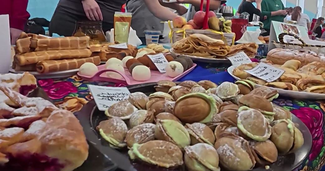 «Мы вместе»: в школе №6 Салехарда прошла благотворительная ярмарка «Мы вместе»: в школе №6 Салехарда прошла благотворительная ярмарка