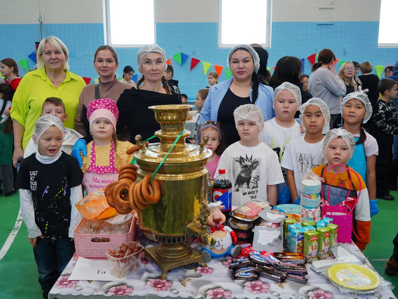 В школе №6 Салехарда прошла ежегодная благотворительная ярмарка «Мы вместе» В школе №6 Салехарда прошла ежегодная благотворительная ярмарка «Мы вместе»