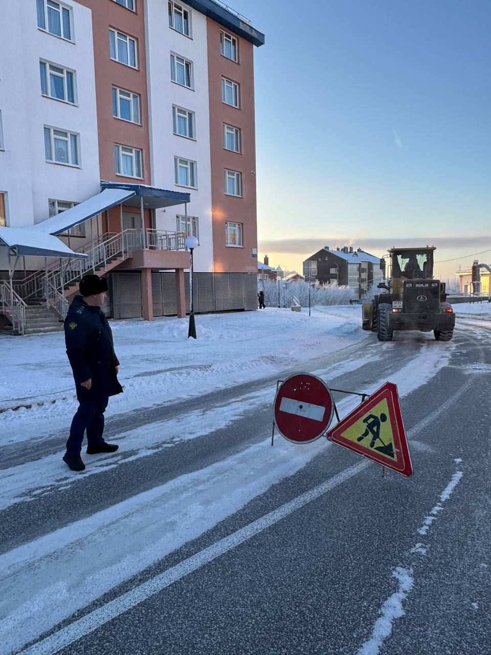 Прокуратурой Салехарда по поручению прокуратуры автономного округа организована проверка обстоятельств и причин аварии на коммунальных сетях по ул. Совхозной у Ямальского многопрофильного колледжа Прокуратурой Салехарда по поручению прокуратуры автономного округа организована проверка обстоятельств и причин аварии на коммунальных сетях по ул. Совхозной у Ямальского многопрофильного колледжа