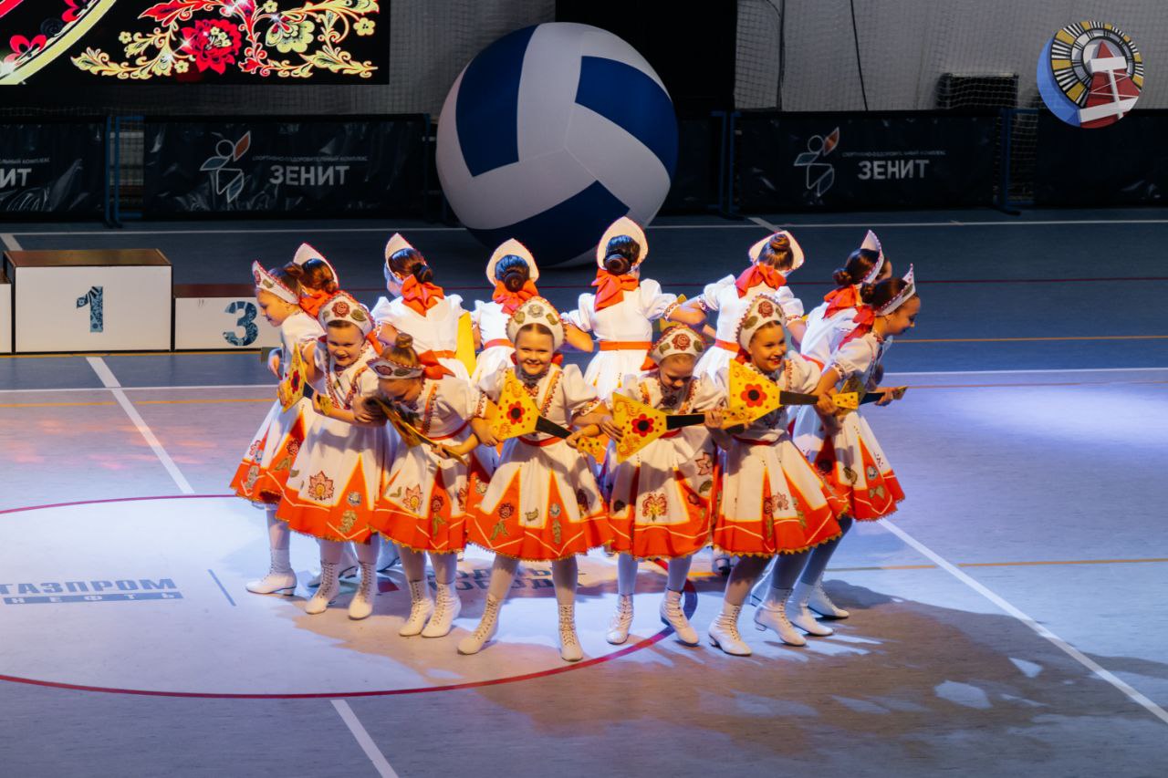 В минувшие выходные Ноябрьск вновь доказал: спорт - мощный язык дружбы и взаимопонимания! Второй раз в нашем городе проходит межнациональный волейбольный турнир «Кубок Дружбы» - яркое событие, объединяющее людей разных... В минувшие выходные Ноябрьск вновь доказал: спорт - мощный язык дружбы и взаимопонимания! Второй раз в нашем городе проходит межнациональный волейбольный турнир «Кубок Дружбы» - яркое событие, объединяющее людей разных...