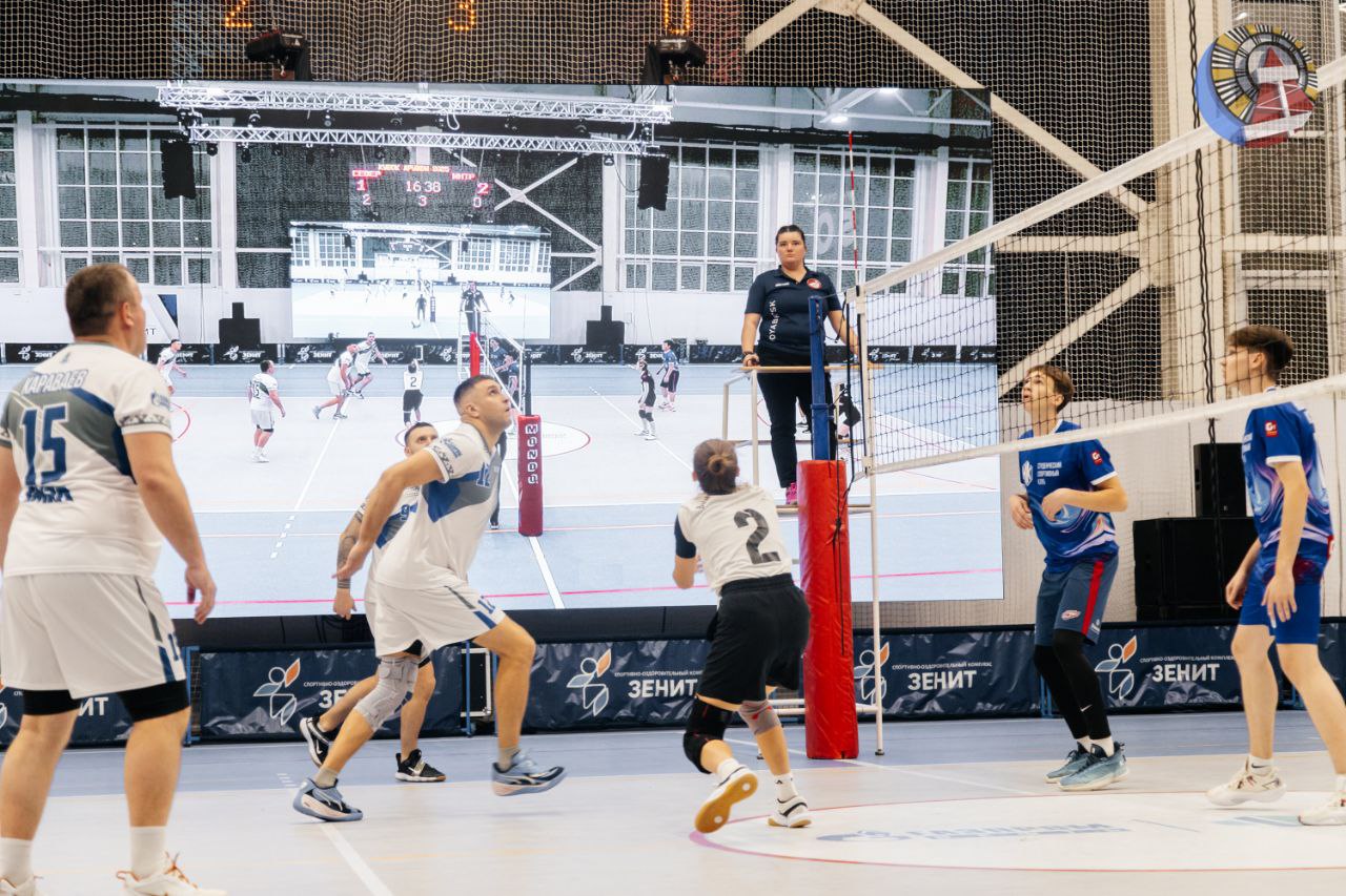 В минувшие выходные Ноябрьск вновь доказал: спорт - мощный язык дружбы и взаимопонимания! Второй раз в нашем городе проходит межнациональный волейбольный турнир «Кубок Дружбы» - яркое событие, объединяющее людей разных... В минувшие выходные Ноябрьск вновь доказал: спорт - мощный язык дружбы и взаимопонимания! Второй раз в нашем городе проходит межнациональный волейбольный турнир «Кубок Дружбы» - яркое событие, объединяющее людей разных...