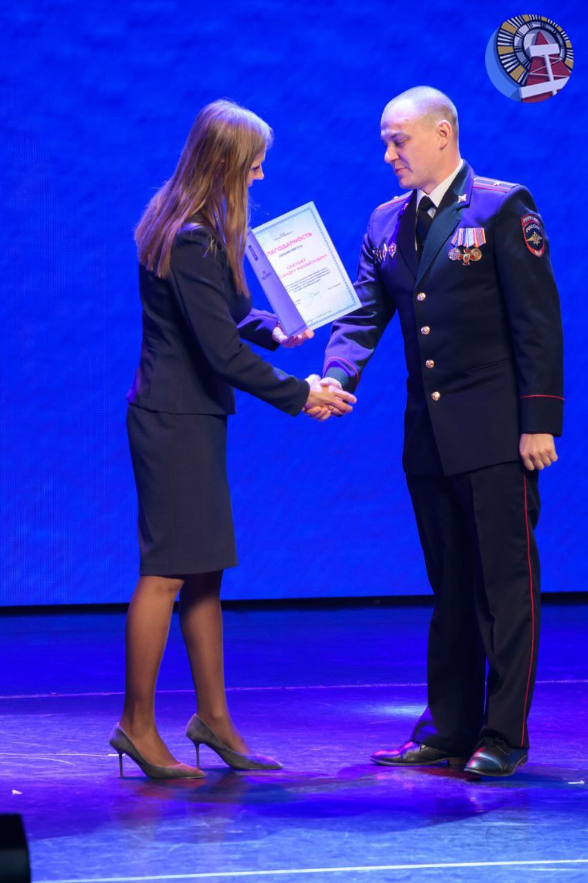 Сегодня, в День полиции России, мы от всей души поздравляем тех, кто ежедневно стоит на страже нашей безопасности Сегодня, в День полиции России, мы от всей души поздравляем тех, кто ежедневно стоит на страже нашей безопасности