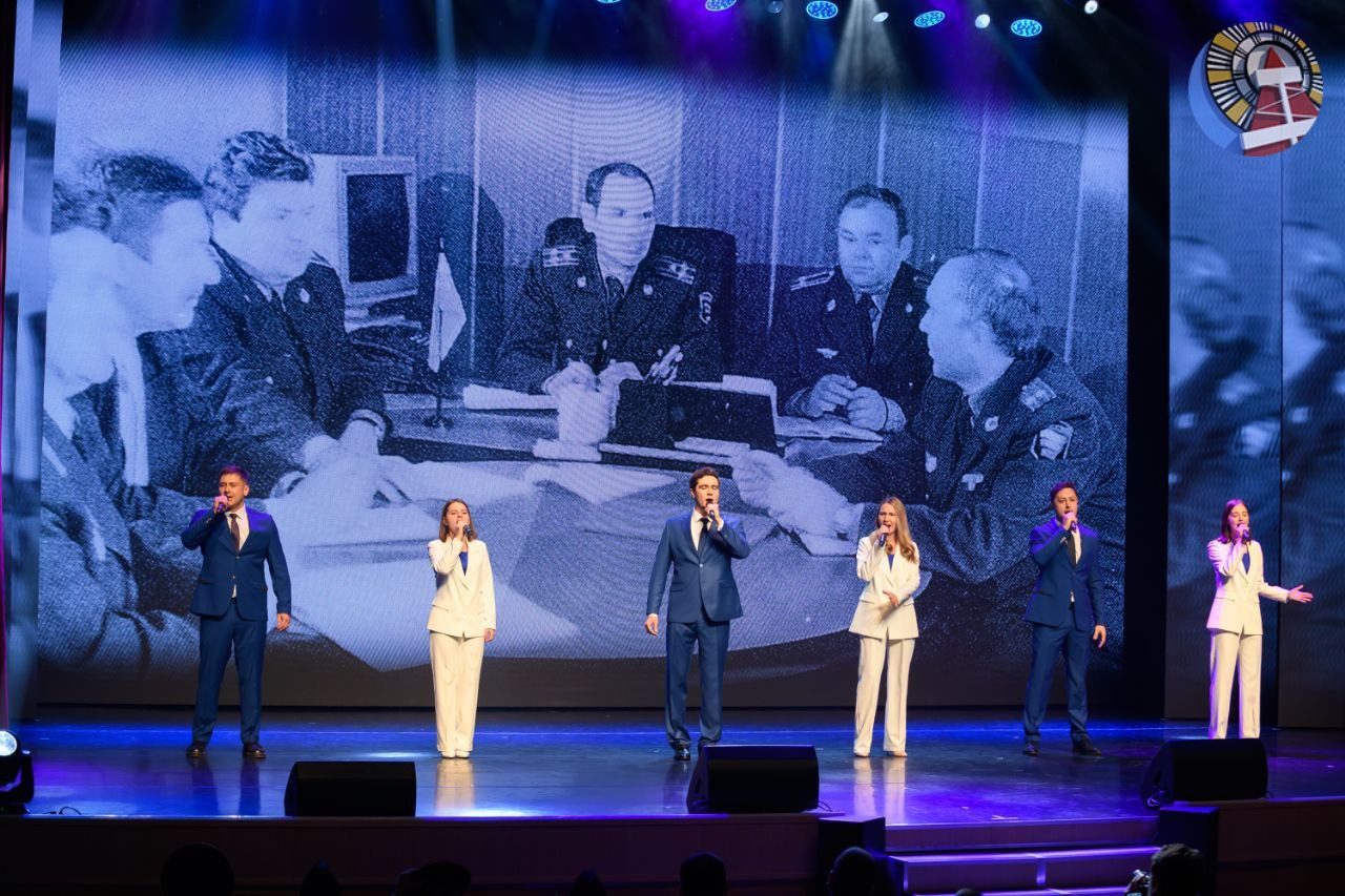 Сегодня, в День полиции России, мы от всей души поздравляем тех, кто ежедневно стоит на страже нашей безопасности Сегодня, в День полиции России, мы от всей души поздравляем тех, кто ежедневно стоит на страже нашей безопасности