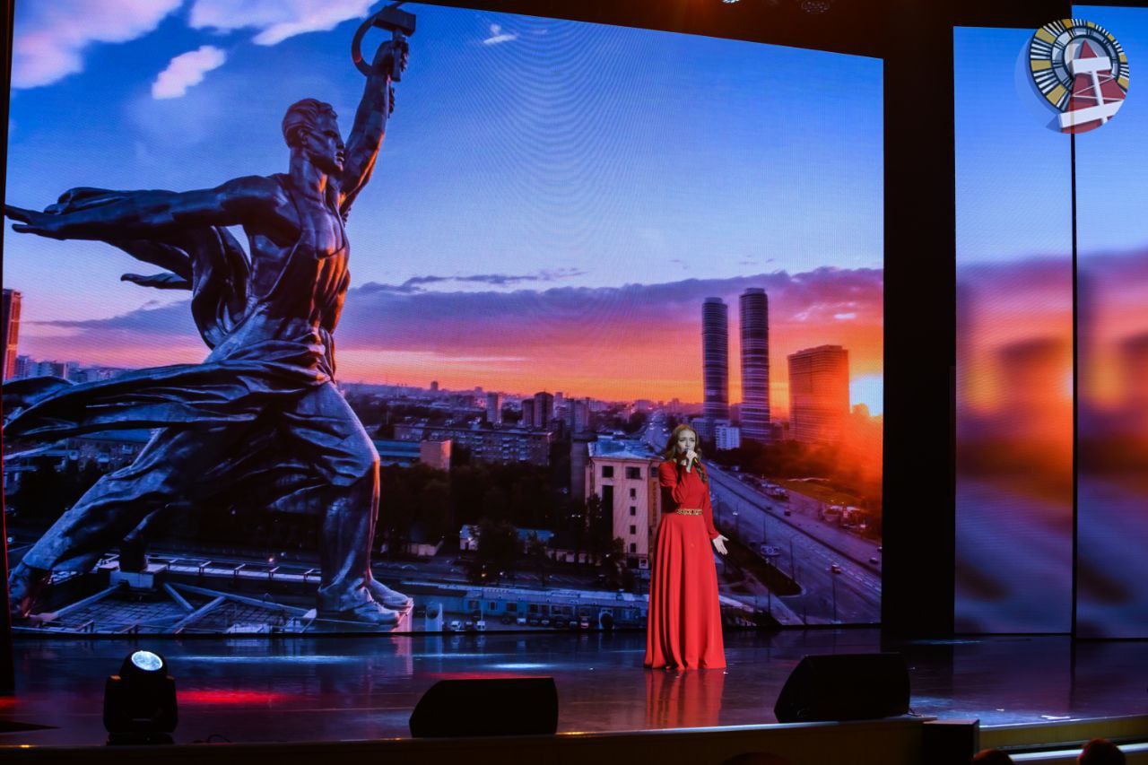 Сегодня, в День полиции России, мы от всей души поздравляем тех, кто ежедневно стоит на страже нашей безопасности Сегодня, в День полиции России, мы от всей души поздравляем тех, кто ежедневно стоит на страже нашей безопасности