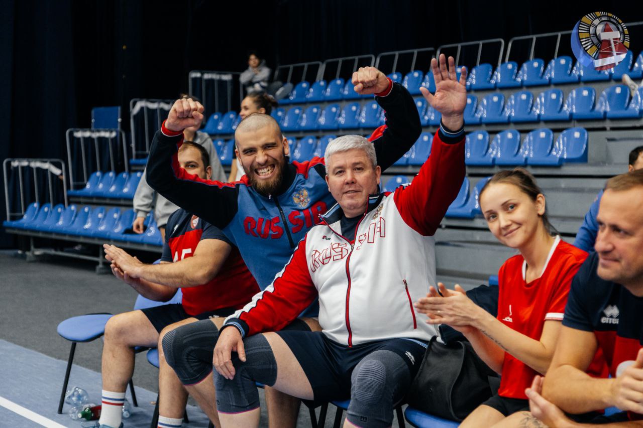 В минувшие выходные Ноябрьск вновь доказал: спорт - мощный язык дружбы и взаимопонимания! Второй раз в нашем городе проходит межнациональный волейбольный турнир «Кубок Дружбы» - яркое событие, объединяющее людей разных... В минувшие выходные Ноябрьск вновь доказал: спорт - мощный язык дружбы и взаимопонимания! Второй раз в нашем городе проходит межнациональный волейбольный турнир «Кубок Дружбы» - яркое событие, объединяющее людей разных...