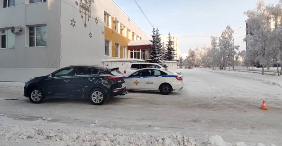 В Надыме ребенок попал под колеса автомобиля