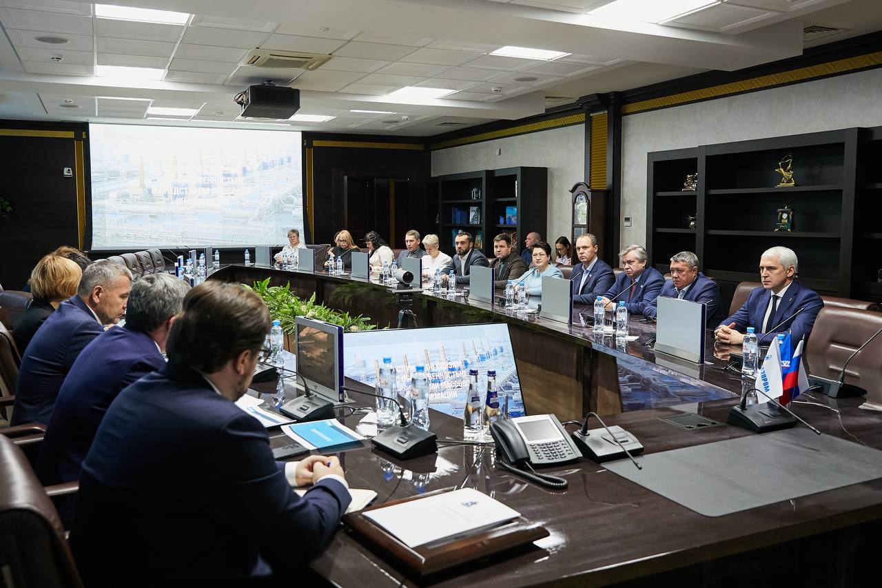 В Ноябрьске побывали на ключевых предприятиях топливно-энергетического комплекса В Ноябрьске побывали на ключевых предприятиях топливно-энергетического комплекса