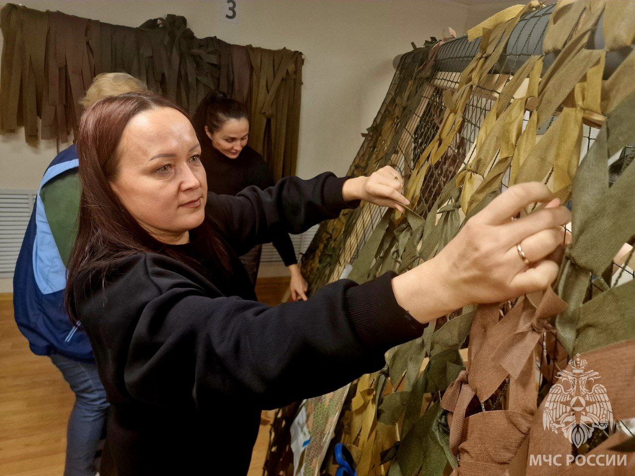 В честь 35-й годовщины МЧС России и в рамках акции «35 добрых дел» сотрудники управления гражданской обороны и защиты населения Главного управления МЧС России по ЯНАО объединились с волонтёрами для реализации особенной... В честь 35-й годовщины МЧС России и в рамках акции «35 добрых дел» сотрудники управления гражданской обороны и защиты населения Главного управления МЧС России по ЯНАО объединились с волонтёрами для реализации особенной...