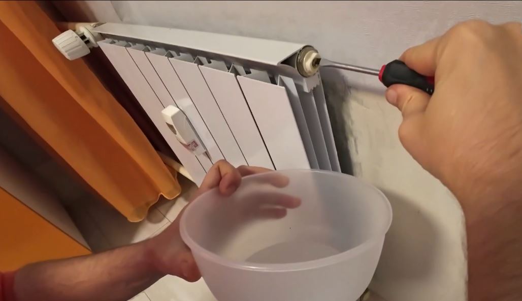 Салехардцы замерзают из-за воздуха в батареях Салехардцы замерзают из-за воздуха в батареях