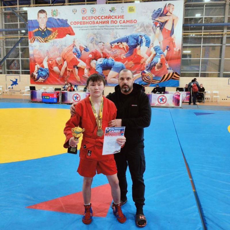 Новоуренгоец на пьедестале всероссийских соревнований по самбо