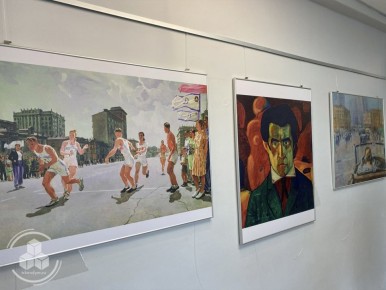 В девятой школе стартовала очередная экспозиция просветительского проекта «Искусство детям», который реализуется по инициативе губернатора Ямала