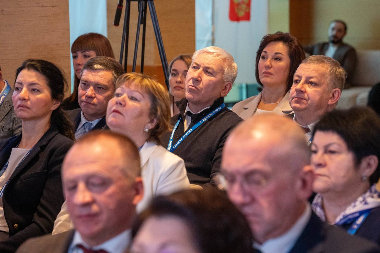 В Салехарде на форуме муниципальных депутатов «Единой России» обсудили поддержку участников спецоперации и их семей В Салехарде на форуме муниципальных депутатов «Единой России» обсудили поддержку участников спецоперации и их семей