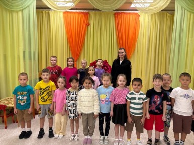 Пуровские автоинспекторы объяснили детям, почему важно быть видимым на дороге