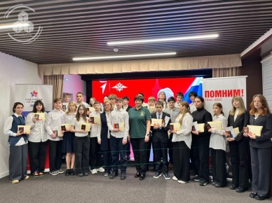 В Доме молодёжи состоялась торжественная церемония вручения паспортов юным надымчанам, достигшим 14-летнего возраста