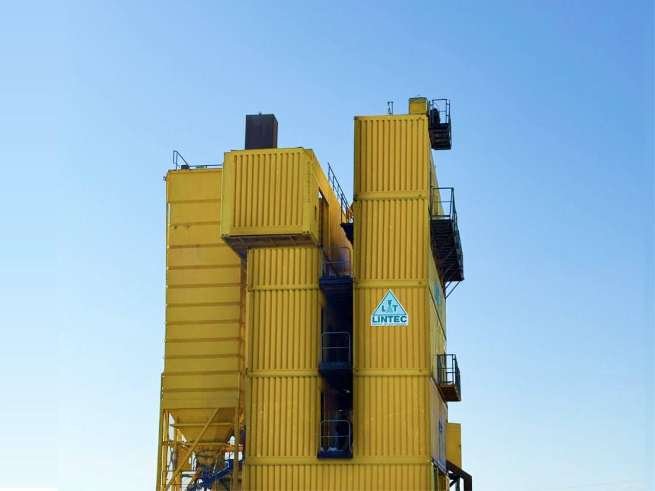 В Салехарде начал работу новый асфальтобетонный завод