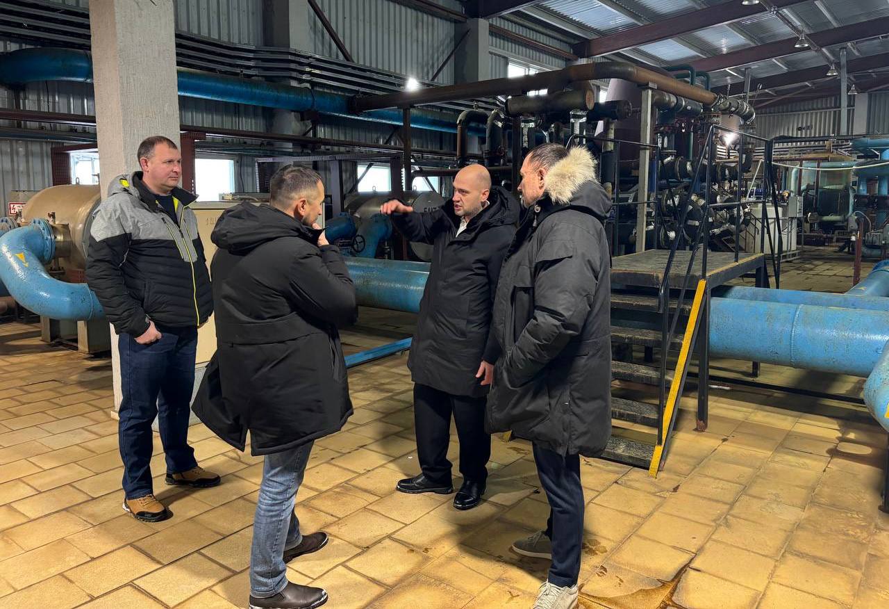 Сегодня в рамках стажировки участник программы «Герои Ямала» Руслан Халметов вместе с первым замом главы города Андреем Барышниковым побывали в автотранспортном предприятии города Сегодня в рамках стажировки участник программы «Герои Ямала» Руслан Халметов вместе с первым замом главы города Андреем Барышниковым побывали в автотранспортном предприятии города