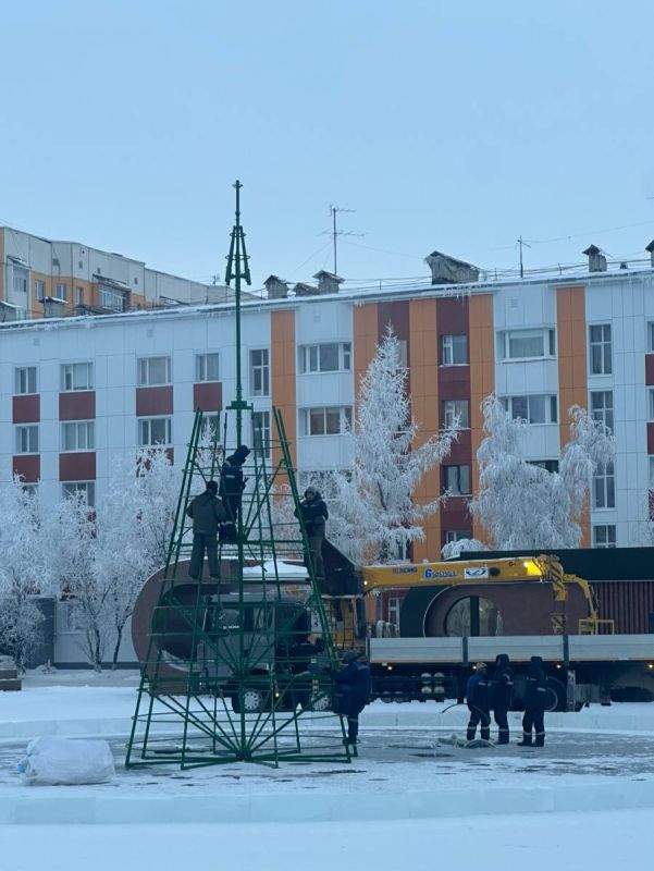 Антон Колодин: На площади Молодежи новогодняя суета