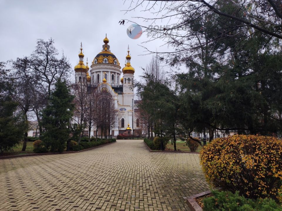 Просто одно ноябрьское пасмурное утро Донецка - обычный ритм жизни