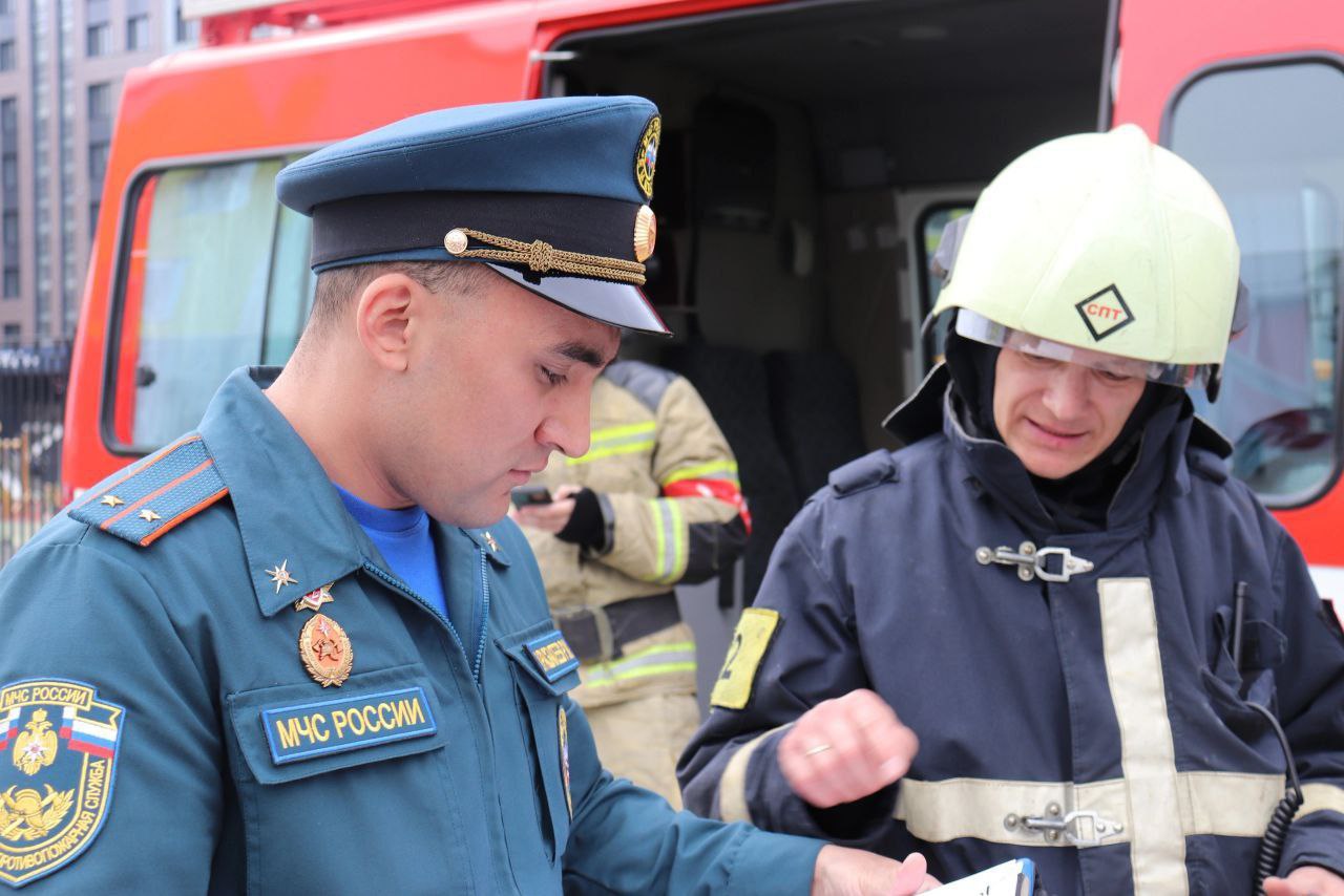 Продолжаем рубрику, посвящённую 35-летию МЧС России, в которой рассказываем о сотрудниках Главного управления МЧС России по ЯНАО Продолжаем рубрику, посвящённую 35-летию МЧС России, в которой рассказываем о сотрудниках Главного управления МЧС России по ЯНАО