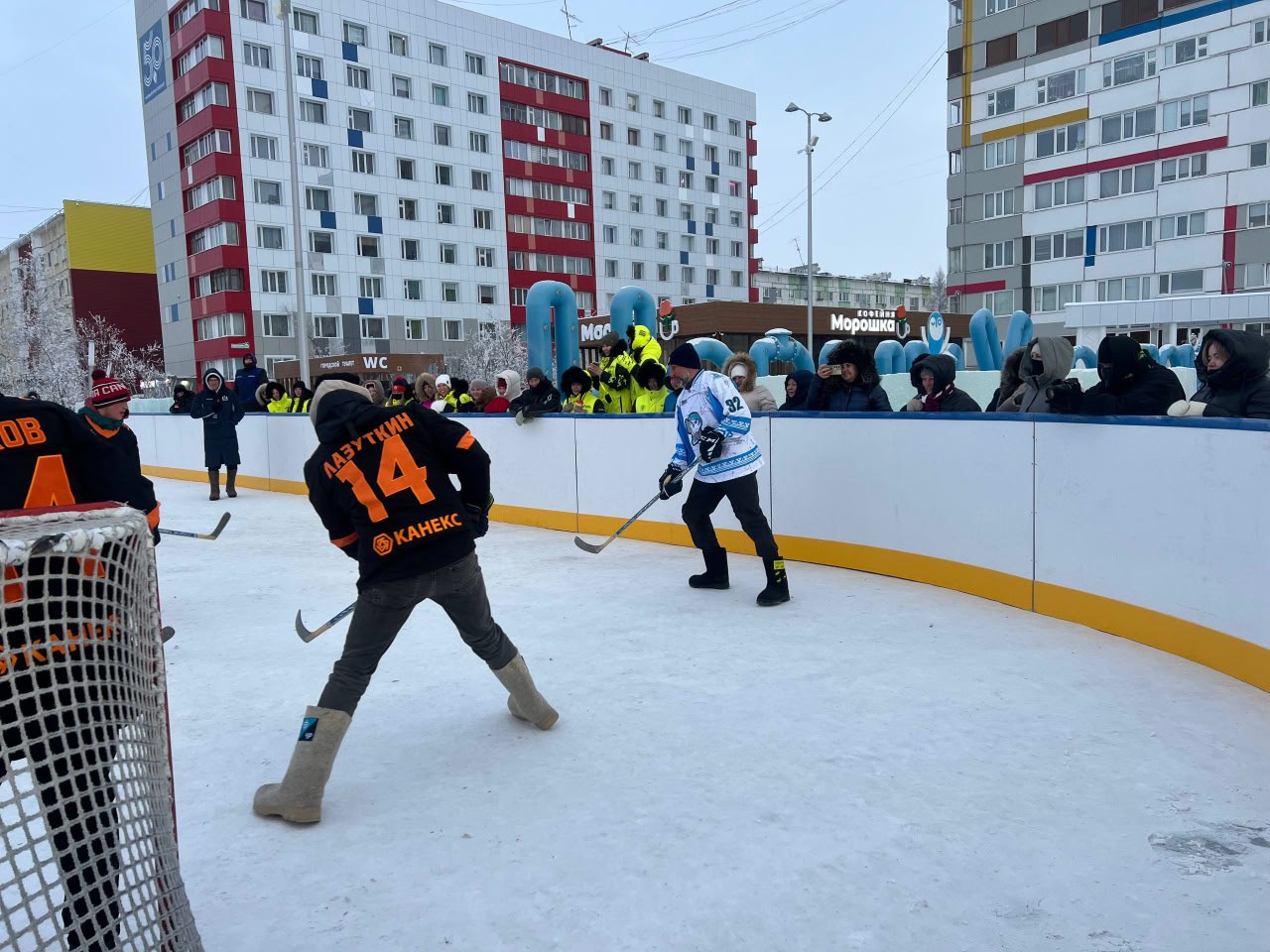Хоккей на льду или хоккей в валенках? И то, и другое! Хоккей на льду или хоккей в валенках? И то, и другое!