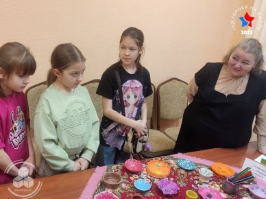 Юные пангодинцы своим творчеством поддерживают участников СВО