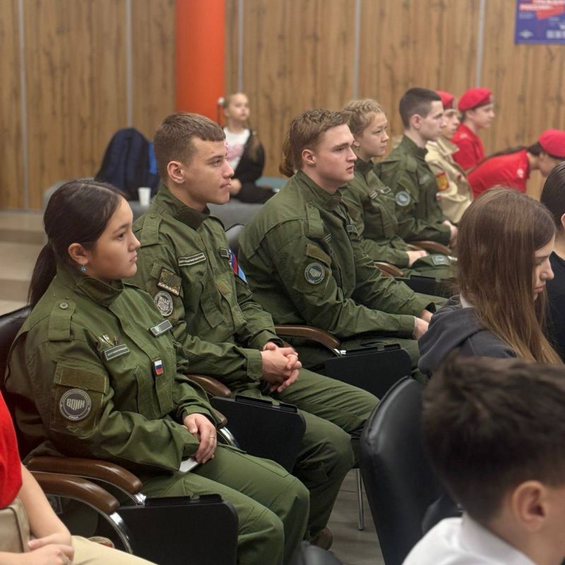 13 ноября 2025 года, в год празднования 80-летия Победы в Великой Отечественной войне, в Салехардском центре молодёжи состоялось тематическое занятие, направленное на сохранение исторической памяти и патриотическое...