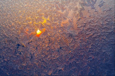 Осторожно! Потепление!. По данным метеостанции, сегодня на территории округа возможен ветер погодные явления: ветер с порывами до 17-22 м/с