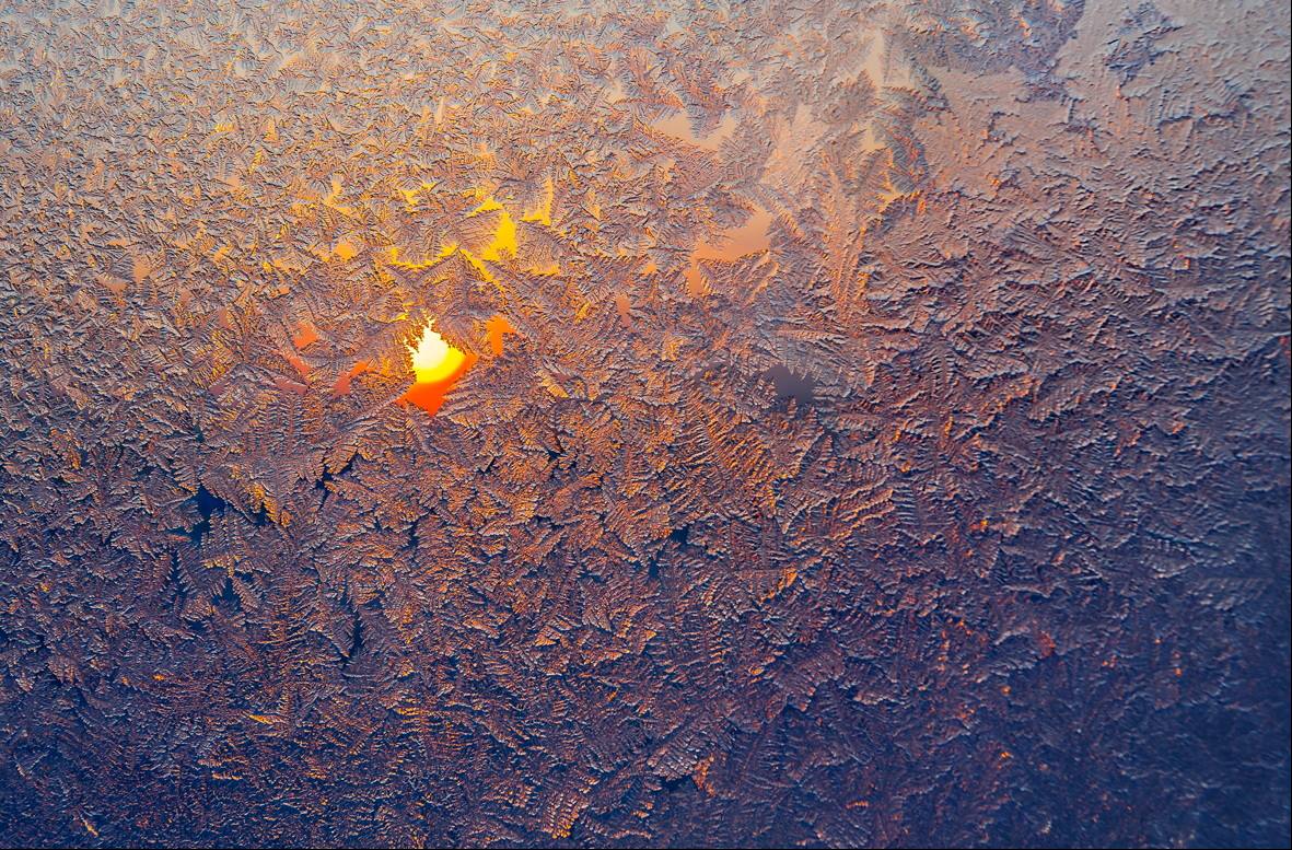 Осторожно! Потепление!. По данным метеостанции, сегодня на территории округа возможен ветер погодные явления: ветер с порывами до 17-22 м/с