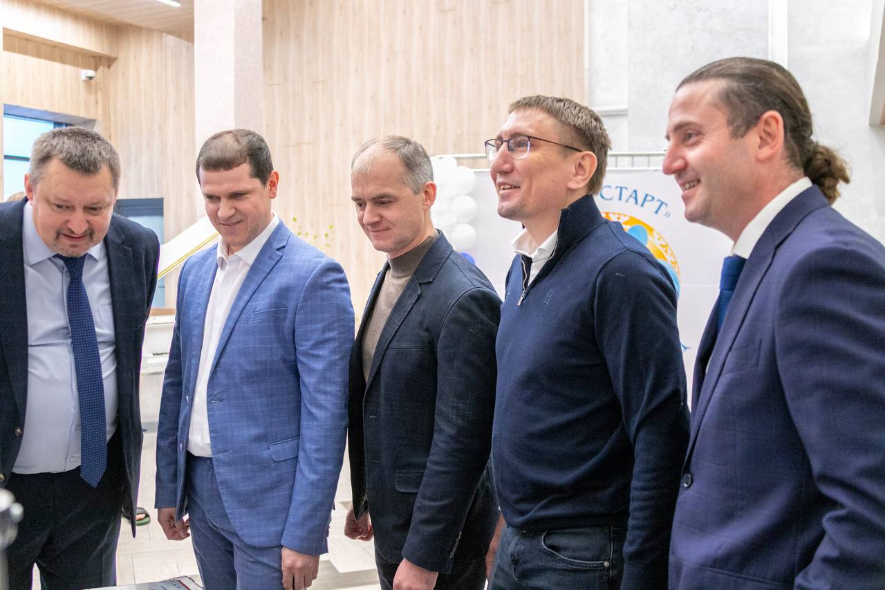 Алексей Титовский: 70 лет… Целая эпоха, наполненная яркими победами, напряжёнными тренировками, радостью первых достижений и гордостью за тех, кто преодолевал себя снова и снова Алексей Титовский: 70 лет… Целая эпоха, наполненная яркими победами, напряжёнными тренировками, радостью первых достижений и гордостью за тех, кто преодолевал себя снова и снова