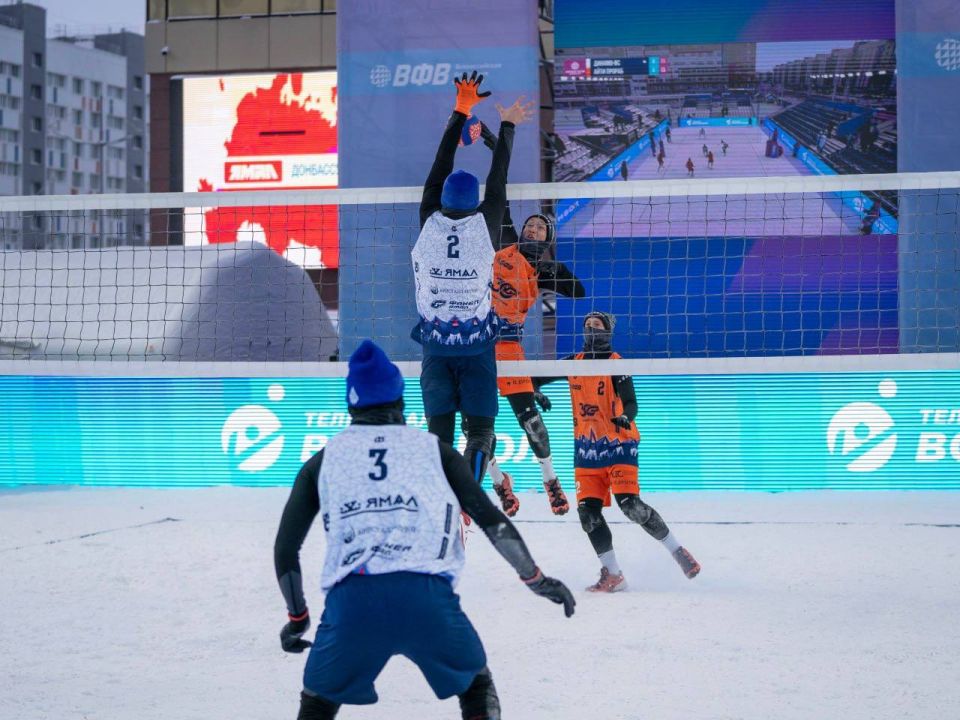 1 В Новом Уренгое стартовал чемпионат России по снежному волейболу
