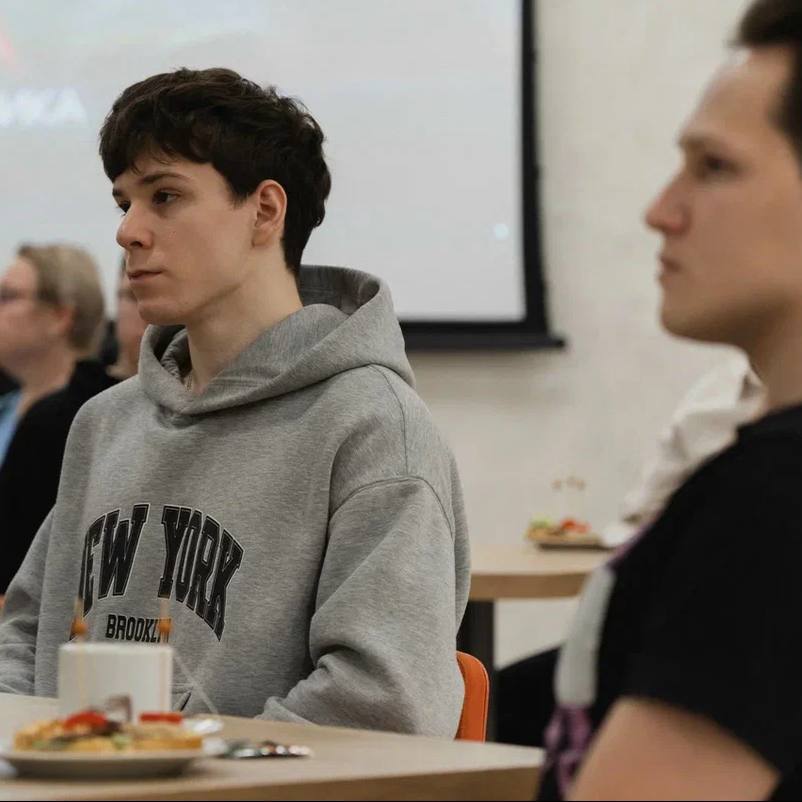 Антон Колодин: В Новом Уренгое идет осенний призыв Антон Колодин: В Новом Уренгое идет осенний призыв