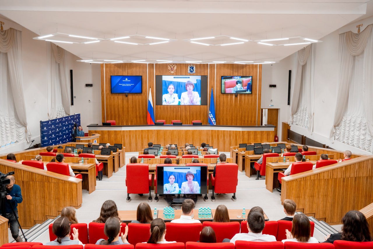 Телемост "Мужество сквозь годы" объединил медиков и студентов Ямала и Тюменской области Телемост "Мужество сквозь годы" объединил медиков и студентов Ямала и Тюменской области