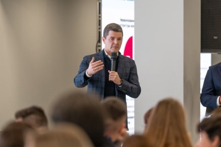 Перспективы для молодёжи в надёжных руках