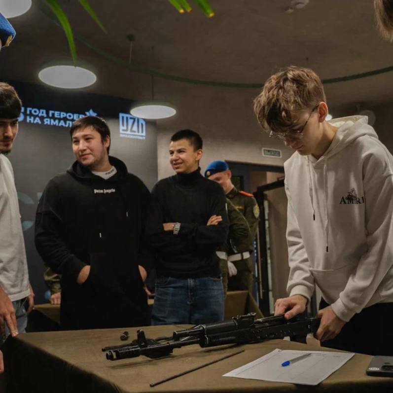 Антон Колодин: В Новом Уренгое идет осенний призыв Антон Колодин: В Новом Уренгое идет осенний призыв