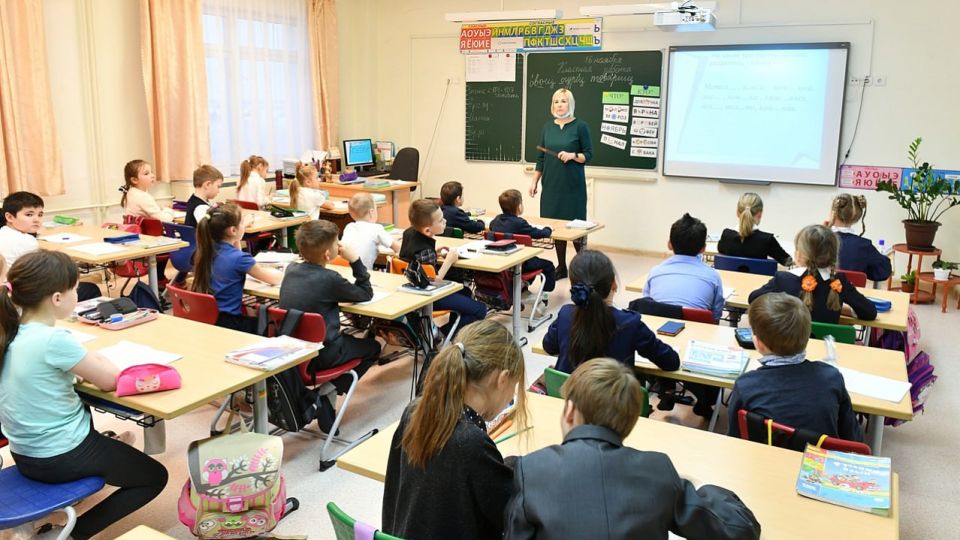 1 На выплаты лауреатам конкурса «Учитель Ямала» выделят 51 млн рублей