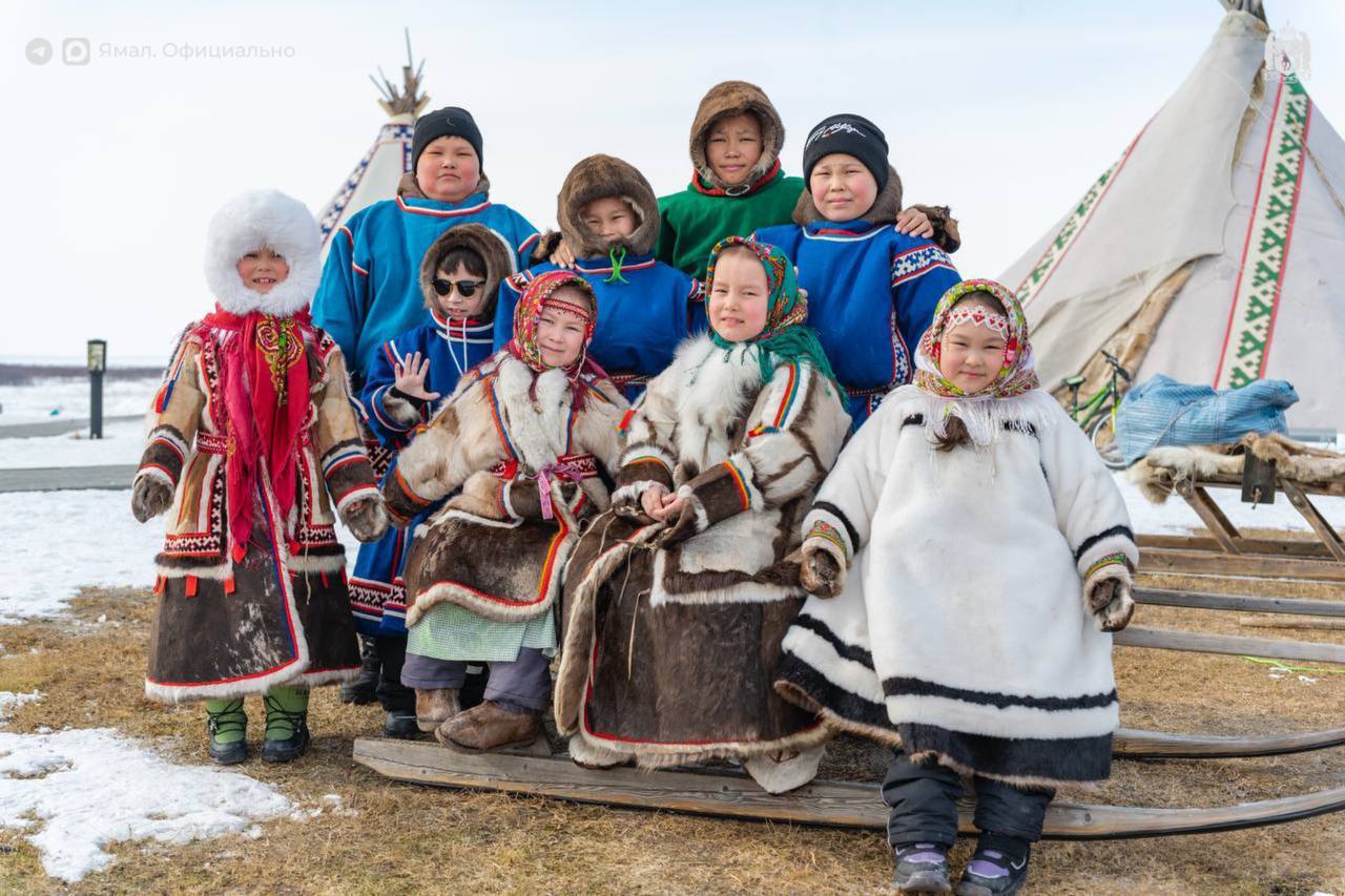 Владимир Путин подписал указ о награждении ямальской семьи орденом «Родительская слава» Владимир Путин подписал указ о награждении ямальской семьи орденом «Родительская слава»
