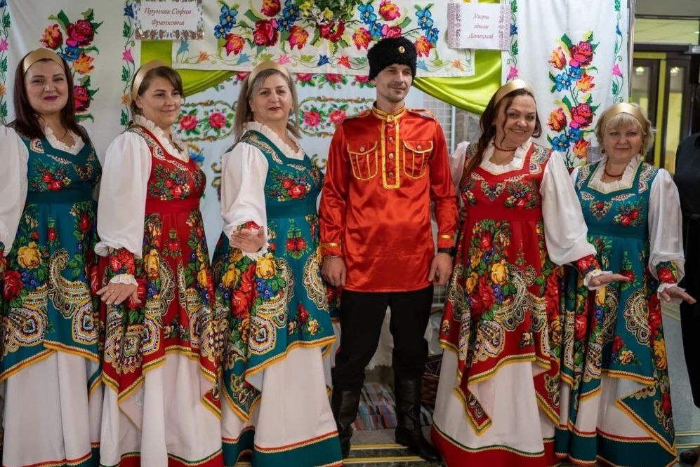 Волновахские творческие коллективы принимают участие в фестивале «Мы — славяне, мы — едины!», который проходит в Новом Уренгое Волновахские творческие коллективы принимают участие в фестивале «Мы — славяне, мы — едины!», который проходит в Новом Уренгое