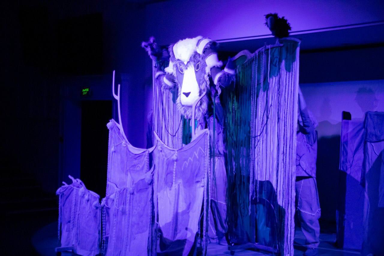 С легендой Крайнего Севера знакомит семейный театр кукол «Жужа» С легендой Крайнего Севера знакомит семейный театр кукол «Жужа»