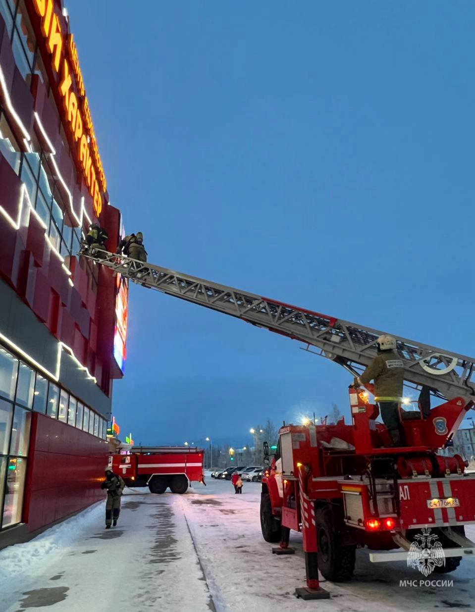 В городе Губкинский в Центре единоборств «Северный характер»прошло пожарно-тактическое занятие В городе Губкинский в Центре единоборств «Северный характер»прошло пожарно-тактическое занятие