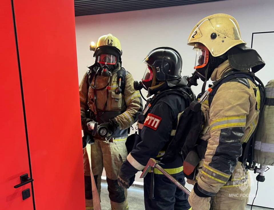 В городе Губкинский в Центре единоборств «Северный характер»прошло пожарно-тактическое занятие В городе Губкинский в Центре единоборств «Северный характер»прошло пожарно-тактическое занятие