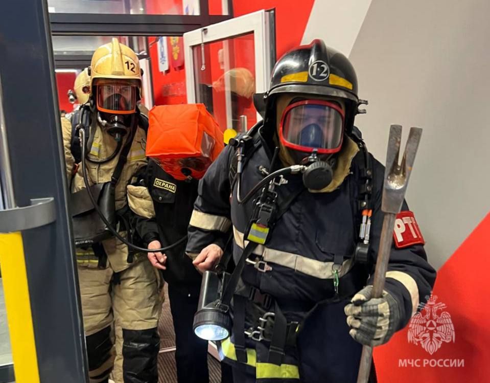 В городе Губкинский в Центре единоборств «Северный характер»прошло пожарно-тактическое занятие