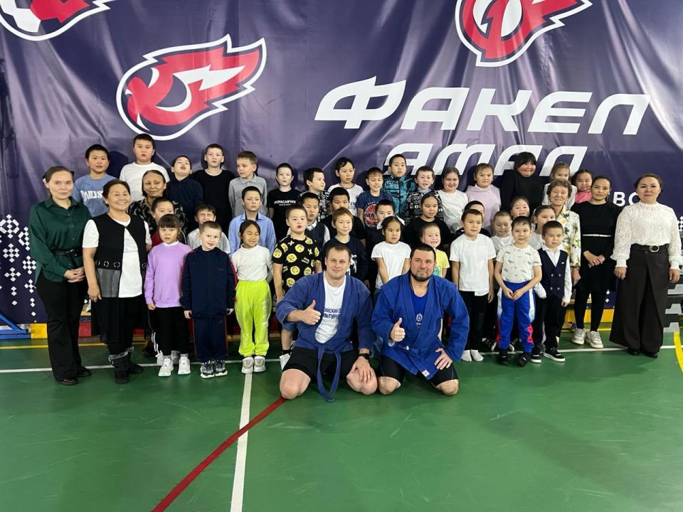 В преддверии праздника в Находкинской начальной школе-интернате открылась новая секция в рамках Всероссийского проекта «Самбо в школу»