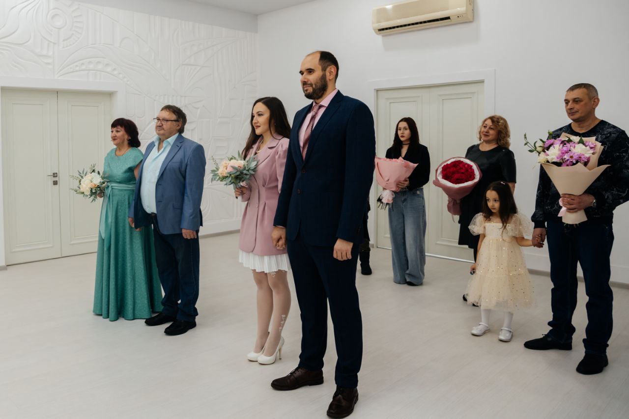 Семья первопроходцев Ноябрьска отметила 45летний юбилей супружеской жизни Семья первопроходцев Ноябрьска отметила 45летний юбилей супружеской жизни