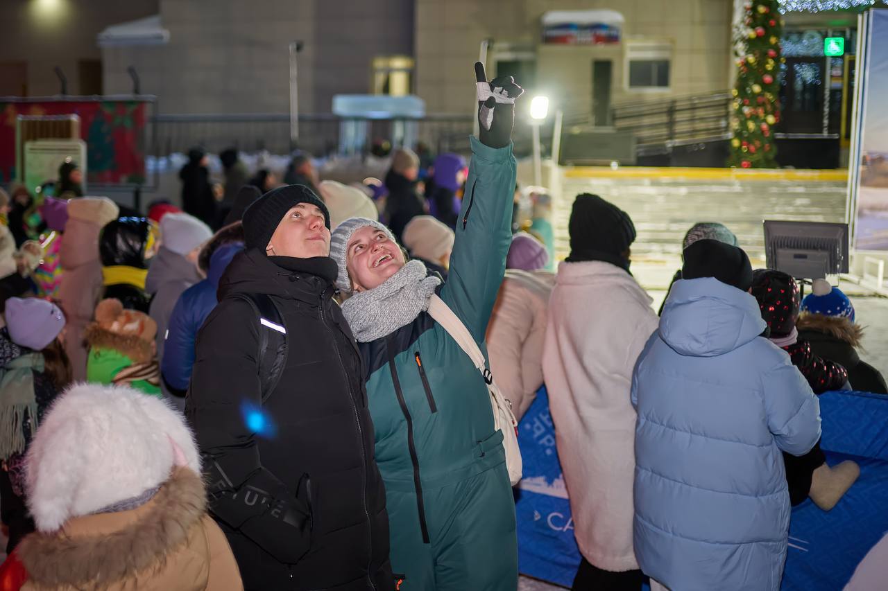 Космос, карнавал и новогодние ёлки Космос, карнавал и новогодние ёлки