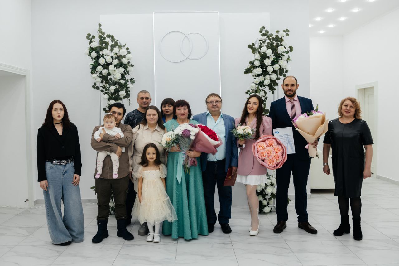 Семья первопроходцев Ноябрьска отметила 45летний юбилей супружеской жизни Семья первопроходцев Ноябрьска отметила 45летний юбилей супружеской жизни